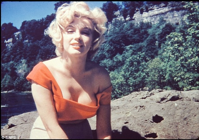 Bức ảnh Marilyn Monroe năm 27 tuổi do một người bạn thân thiết của cô chụp tại nơi quay bộ phim Niagara năm 1953